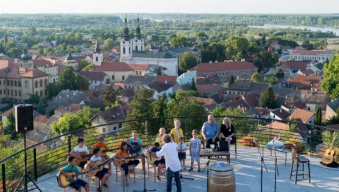 AVGUST U ZNAKU POETA I VINA : U subotu u Sremskim Karlovcima počinje Festival kulturnog turizma AVGUST U ZNAKU POETA I VINA : U subotu u Sremskim Karlovcima počinje Festival kulturnog turizma