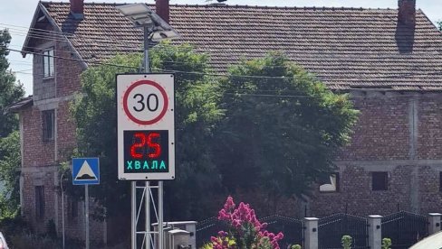 HVALA ZA POŠTOVANJE OGRANIČENJA BRZINE: U ovom paraćinskom selu postavljen led displej HVALA ZA POŠTOVANJE OGRANIČENJA BRZINE: U ovom paraćinskom selu postavljen led displej