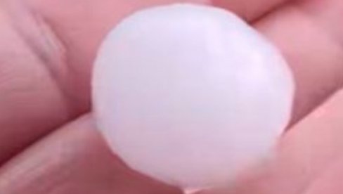 SNAŽNO NEVREME: Padao led veličine jajeta (VIDEO) SNAŽNO NEVREME: Padao led veličine jajeta (VIDEO)