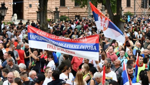 SRBIJA PAMTI: Građani stižu na obeležavanje 30 godina od progona i ubistva Srba u zločinačkoj akciji Oluja