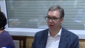KRAJIŠKA TRAGEDIJA JA OGROMNA Vučić u Banstolu obišao porodicu Radan koja je u Oluji proterana iz sela kod Knina (VIDEO)