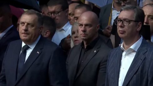 SRBIJA PAMTI: Vučić u Sremskim Karlovcima na obeležavanju 30 godina od progona i ubistva Srba u zločinačkoj akciji Oluja SRBIJA PAMTI: Vučić u Sremskim Karlovcima na obeležavanju 30 godina od progona i ubistva Srba u zločinačkoj akciji Oluja