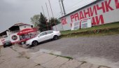 НОВОСТИ НА ЛИЦУ МЕСТА: Ово су прве фотографије са стадиона у Србији на коме је гром ударио у терен док су на њему били фудбалери (ФОТО) НОВОСТИ НА ЛИЦУ МЕСТА: Ово су прве фотографије са стадиона у Србији на коме је гром ударио у терен док су на њему били фудбалери (ФОТО)