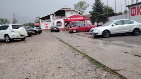 НАЈНОВИЈЕ ИНФОРМАЦИЈЕ НАКОН УДАРА ГРОМА У КЛУПЦИМА: Повређени фудбалер пред утакмицу избегао саобраћајну несрећу!