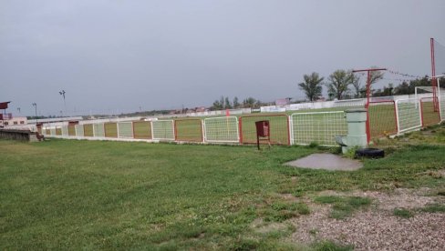 NOVE VESTI NAKON UDARA GROMA U KLUPCIMA: Jedan igrač u teškom stanju, drugi je lakše povređen NOVE VESTI NAKON UDARA GROMA U KLUPCIMA: Jedan igrač u teškom stanju, drugi je lakše povređen