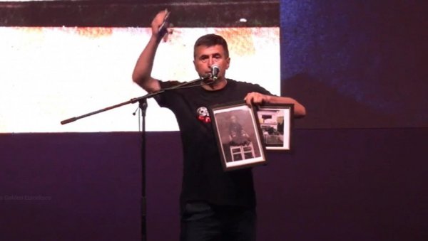 ОВО СУ СЛИКЕ ИЗ МОГ СРЕЋНОГ ДЕТИЊСТВА И КУЋА КОЈУ СМО НАПУСТИЛИ, ОД ЊЕ ЈЕ ОСТАО САМО КЉУЧ: Ратни ветеран Ненад је један из колоне ОВО СУ СЛИКЕ ИЗ МОГ СРЕЋНОГ ДЕТИЊСТВА И КУЋА КОЈУ СМО НАПУСТИЛИ, ОД ЊЕ ЈЕ ОСТАО САМО КЉУЧ: Ратни ветеран Ненад је један из колоне