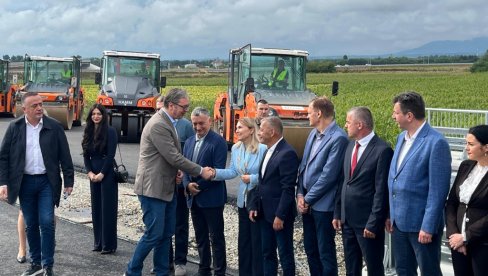 VUČIĆ OBILAZI RADOVE NA BRZOJ SAOBRAĆAJNICI SLEPČEVIĆ - BADOVINCI:Celu Mačvu i Podrinje smo premrežili brzima saobraćajnicama i auto-putevima