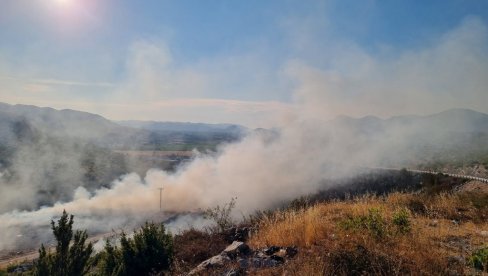 KAMERA SNIMILA PODMETAČE POŽARA NA OBODINI KOD TREBINJA Policiji prijavljen incident, reagovalo više od 40 spasilaca KAMERA SNIMILA PODMETAČE POŽARA NA OBODINI KOD TREBINJA Policiji prijavljen incident, reagovalo više od 40 spasilaca