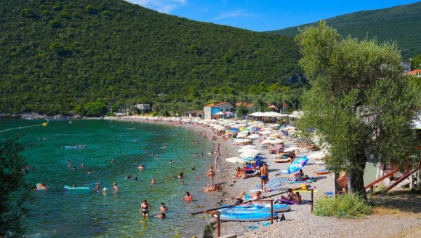 СЕЗОНА У ЦРНОЈ ГОРИ ДОЖИВЕЛА ТОТАЛНИ ДЕБАКЛ: Сезона начисто пукла - снимци са мрежа изазвали шок (ВИДЕО)