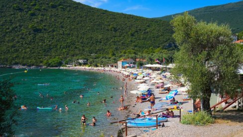 СЕЗОНА У ЦРНОЈ ГОРИ ДОЖИВЕЛА ТОТАЛНИ ДЕБАКЛ: Сезона начисто пукла - снимци са мрежа изазвали шок (ВИДЕО)