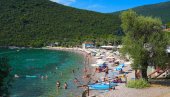 СЕЗОНА У ЦРНОЈ ГОРИ ДОЖИВЕЛА ТОТАЛНИ ДЕБАКЛ: Сезона начисто пукла - снимци са мрежа изазвали шок (ВИДЕО)