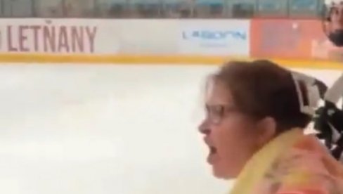 MAMA-HULIGAN PREKINULA UTAKMICU! Uletela na teren, napravila haos (VIDEO)