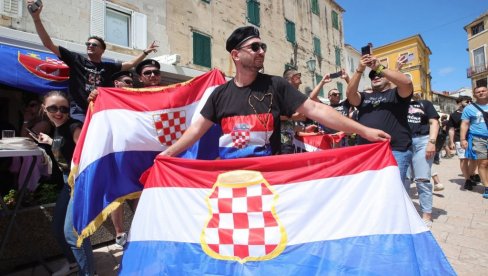 УСТАШТВО У ХРВАТСКОЈ ГЛАВНИ СМЕР ДРЖАВЕ Кличу усташи који је клао Србе - Европо, је ли ово та ваша владавина права?