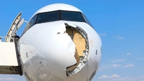 HAOS NA LETU! Avion prinudno sleteo nakon sudara sa pticom - Pogledajte u kakvom izdanju (FOTO/VIDEO) HAOS NA LETU! Avion prinudno sleteo nakon sudara sa pticom - Pogledajte u kakvom izdanju (FOTO/VIDEO)