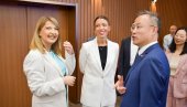 МЕСАРОВИЋ ИСПРАТИЛА СТУДЕНТЕ КОЈИ ПУТУЈУ У КИНУ: Носите Србију у срцу, а вратићете се богатији знањем, контактима и искуством