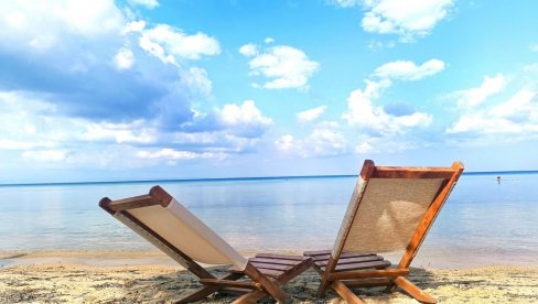 РЕШЕНА ДИЛЕМА: Да ли послодавац сме да зове радника да се врати са одмора?