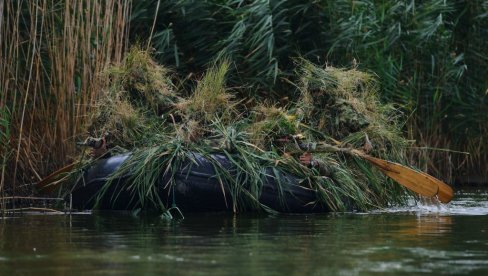 POGLEDAJTE - ONI PRVI VIDE NEPRIJATELJA: Obuka Oklopno-izviđačkog bataljona i Treće brigade kopnene vojske (FOTO/VIDEO)