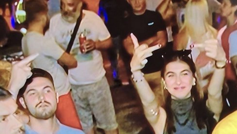 NARODE, OVO TI NUDE BLOKADERI FAŠISTI: Kamenovanje, srednji prst, psovke i uvrede (VIDEO) NARODE, OVO TI NUDE BLOKADERI FAŠISTI: Kamenovanje, srednji prst, psovke i uvrede (VIDEO)
