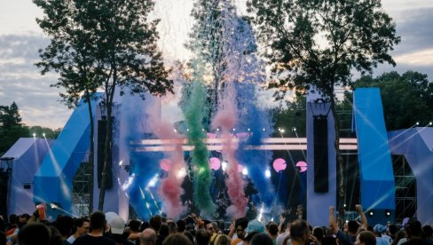 NA PET BINA 100 IZVOĐAČA: U Vrnjačkoj Banji se do 9. avgusta održava „Lavfest“ NA PET BINA 100 IZVOĐAČA: U Vrnjačkoj Banji se do 9. avgusta održava „Lavfest“