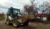 SVANUĆE OPET, KADA UĐEMO POD SVOJ KROV: Reporeter Novosti u Merovcu sa meštanima koji raščišćavaju zgarišta