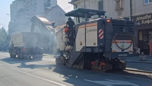 РАДОВИ ДО 11. СЕПТЕМБРА: После Теразија и Трга републике, путари се селе у Булевар кнеза Александра Карађорђевића РАДОВИ ДО 11. СЕПТЕМБРА: После Теразија и Трга републике, путари се селе у Булевар кнеза Александра Карађорђевића