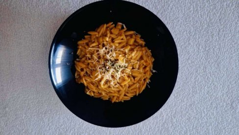 LETNJA VEGETARIJANSKA ORZO PASTA: Recept za lagano aromatično jelo
