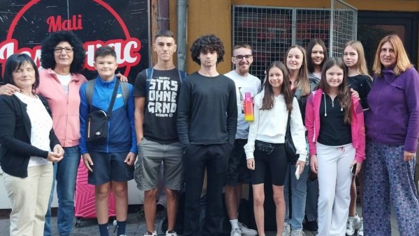 ЗАЈЕДНО ЈАЧИ ОД ШЕЋЕРА: Млади Краљевчани и ове године на летњем кампу за децу оболелу од дијабетеса ЗАЈЕДНО ЈАЧИ ОД ШЕЋЕРА: Млади Краљевчани и ове године на летњем кампу за децу оболелу од дијабетеса
