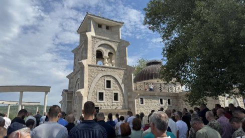 КРВ МУЧЕНИКА ОСВЕШТАЛА ХЕРЦЕГОВИНУ: У Пребиловцима обележене 84 године од монструозног усташког злочина над Србима КРВ МУЧЕНИКА ОСВЕШТАЛА ХЕРЦЕГОВИНУ: У Пребиловцима обележене 84 године од монструозног усташког злочина над Србима