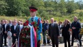 КРВАВИ ПЕЧАТ НА ПЕТРОВАЧКОЈ ЦЕСТИ Вучевић: Бескомпромисно ће се тражити одговорност за злочин КРВАВИ ПЕЧАТ НА ПЕТРОВАЧКОЈ ЦЕСТИ Вучевић: Бескомпромисно ће се тражити одговорност за злочин
