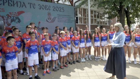 HVALA VAM ŠTO ČUVATE KOSOVSKI ZAVET: Decu u sportskom kampu Srbija te zove obišli predstavnici Kancelarije za KiM (FOTO)