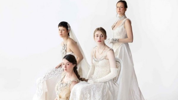 ГАЛЕРИЈА СИНГИДУНУМ: Костим и фотографија