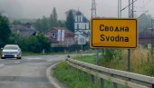ЈОШ НОСИМ ГЕЛЕР У НОЗИ: Горан Галогажа је био дете када је колона избеглих из Крајине, у којој  је био бомбардована у Сводни (ФОТО)