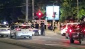 ШАКА ЈАДА ЗГУБИДАНА ТЕРОРИШЕ НАРОД У УСТАНИЧКОЈ: Блокирали аутобус пун путника (ВИДЕО) ШАКА ЈАДА ЗГУБИДАНА ТЕРОРИШЕ НАРОД У УСТАНИЧКОЈ: Блокирали аутобус пун путника (ВИДЕО)