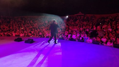 UVERTIRA ZA VELIKI BEOGRADSKI KONCERT: Dragan Kojić Keba priredio muzički zemljotres u Sokobanji (FOTO) UVERTIRA ZA VELIKI BEOGRADSKI KONCERT: Dragan Kojić Keba priredio muzički zemljotres u Sokobanji (FOTO)