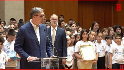 PREDSEDNIK O SVIM AKTUELNIM TEMAMA: Vučić govori iz Palate Srbija (VIDEO)