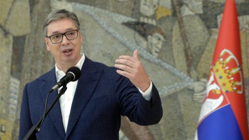 ВУЧИЋ СУМИРАО НЕДЕЉУ ИЗА НАС: Поново се буди понос и пркос наше најлепше тробојке (ВИДЕО)