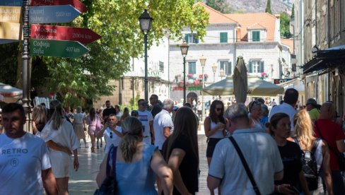 U TREBINJU PODBACILA TURISTIČKA SEZONA: Predsezona odlična, ali letnja poseta i popunjenost slabiji U TREBINJU PODBACILA TURISTIČKA SEZONA: Predsezona odlična, ali letnja poseta i popunjenost slabiji