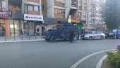 KURTIJEVI POLICAJCI PONOVO TERORIŠU NAROD: U Severnoj Mitrovici privedene dva srpska mladića (VIDEO)