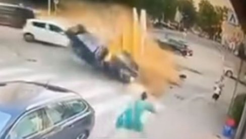 HOROR SNIMAK IZ BANJALUKE: Više povređenih, prolaznica izbegla sigurnu smrt (VIDEO) HOROR SNIMAK IZ BANJALUKE: Više povređenih, prolaznica izbegla sigurnu smrt (VIDEO)