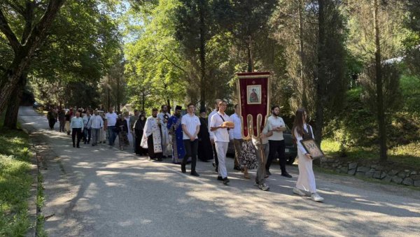 ПАНТЕЛЕЈМОНА СЛАВИ МАНАСТИР ТРОНОША: Заштитник Чесме девет Југовића ПАНТЕЛЕЈМОНА СЛАВИ МАНАСТИР ТРОНОША: Заштитник Чесме девет Југовића