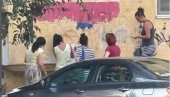 ANTISRPSKA AKCIJA BLOKADERA U NOVOM SADU: Prefarbavaju srpske zastave u Limanu - mrze Srbiju i trobojku ANTISRPSKA AKCIJA BLOKADERA U NOVOM SADU: Prefarbavaju srpske zastave u Limanu - mrze Srbiju i trobojku