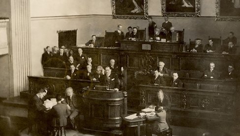 SRBI SE UMIRITI NE MOGU NOVI PUCNJI U SKUPŠTINI: U vreme pucnjave u Skupštini general Petar Živković tražio je audijenciju kod kneza Pavla SRBI SE UMIRITI NE MOGU NOVI PUCNJI U SKUPŠTINI: U vreme pucnjave u Skupštini general Petar Živković tražio je audijenciju kod kneza Pavla