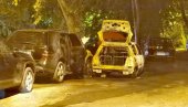 АУТОМОБИЛИ ПЛАНУЛИ ЈЕДАН ЗА ДРУГИМ: Драматичне сцене у Браће Јерковић, велики број ватрогасаца на терену (ФОТО)