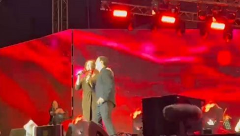 POSLE 14 GODINA UŽIVO IZVELI VELIKI HIT: Ana Bekuta i Dragan Kojić Keba zapalili masu (FOTO)