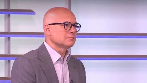 DA SAM BIO NA LIMANU, JA BIH SE JAVNO POKAZAO Vučević: Poput bika kada vidi crvenu maramu, blokaderi ne mogu da se suzdrže DA SAM BIO NA LIMANU, JA BIH SE JAVNO POKAZAO Vučević: Poput bika kada vidi crvenu maramu, blokaderi ne mogu da se suzdrže