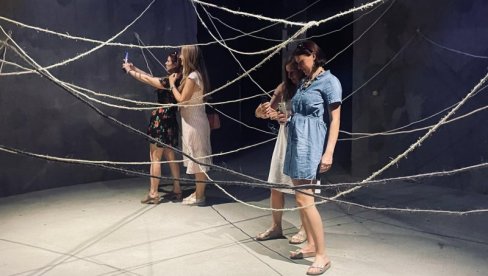 ПРИЗОРИ УХВАЋЕНИ У МРЕЖУ ВРЕМЕНА: Архитекта и уметница Надежда Станковић, после успеха у Мексику, представила радове и у Београду ПРИЗОРИ УХВАЋЕНИ У МРЕЖУ ВРЕМЕНА: Архитекта и уметница Надежда Станковић, после успеха у Мексику, представила радове и у Београду