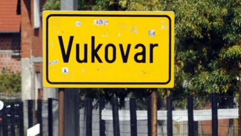 ОРИЛЕ СЕ СРПСКЕ ПЕСМЕ Фолкерка одржала концерт код Вуковара: Певали смо о Косову и Метохији, Српкиња је мене мајка родила... ОРИЛЕ СЕ СРПСКЕ ПЕСМЕ Фолкерка одржала концерт код Вуковара: Певали смо о Косову и Метохији, Српкиња је мене мајка родила...