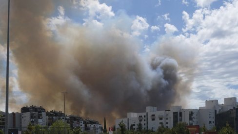 ЗАПАЉЕНО ВОЗИЛО КОЈИМ ЈЕ УПРАВЉАО АЛБАНАЦ ИЗАЗВАЛО ПОЖАР У ЦРНОЈ ГОРИ: Ватра не стаје, цела земља постала пепео и дим ЗАПАЉЕНО ВОЗИЛО КОЈИМ ЈЕ УПРАВЉАО АЛБАНАЦ ИЗАЗВАЛО ПОЖАР У ЦРНОЈ ГОРИ: Ватра не стаје, цела земља постала пепео и дим
