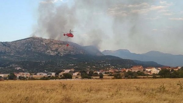 ВАТРЕНИ ОБРУЧ ОКО ПОДГОРИЦЕ: Пожари на више фронтова, јак ветар носи дим и прети ширењу ватре