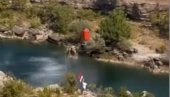TROBOJKOM DOČEKAO SRPSKI HELIKOPTER: Dirljive scene na obali Morače (VIDEO)